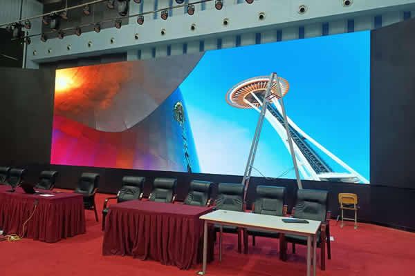 會議室的顯示屏幕要做多大合適？