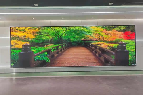 大型商場(chǎng)用哪種LED屏規(guī)格好？